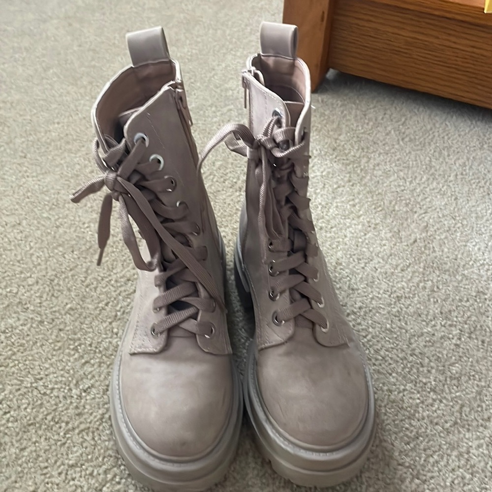 Heel boots